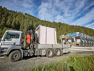 Transport von einem Trinkwasserbehälter von Harasser Trinkwasserbehälterbau